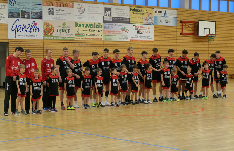 SeaBulls der mJA mit Einlaufkids - Foto Axel Nissler SeaBulls der mJA mit Einlaufkids - Foto Axel Nissler