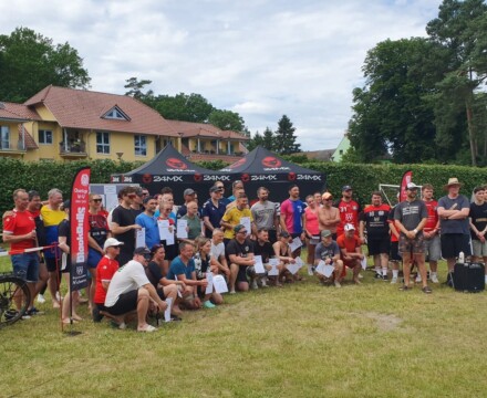 Triathleten und Helfer 2026