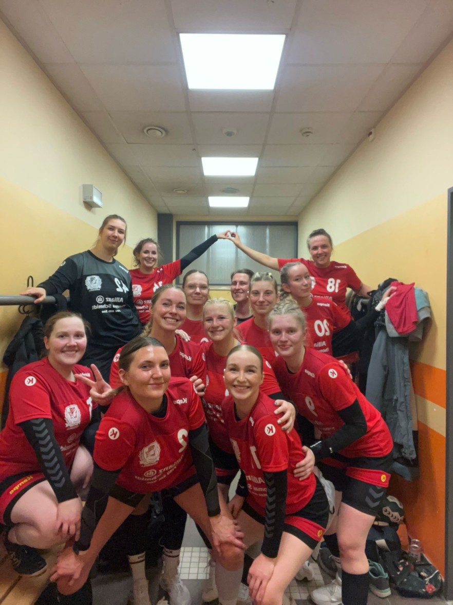 Teamfoto nach dem Spiel. Teamfoto nach dem Spiel.