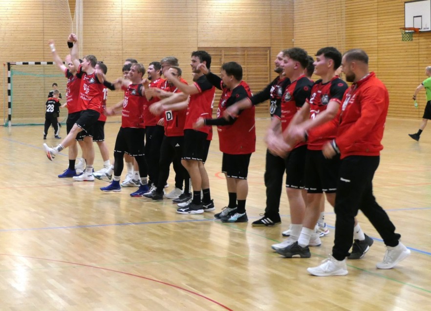 BlackBulls feiern ihren Punktgewinn gegen Ribnitz